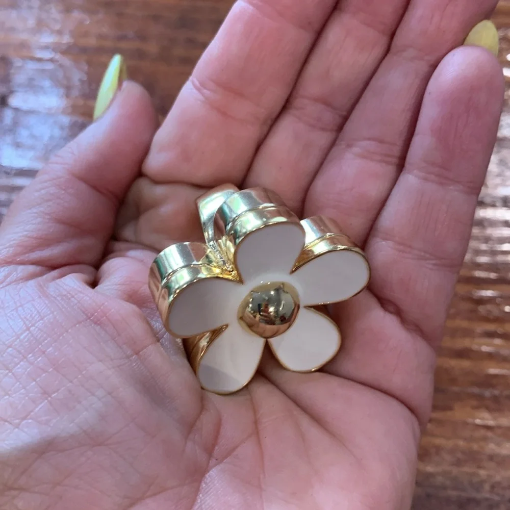 Limited-Edition 2007 Marc Jacobs “Daisy” Statement Perfume Ring - Picture 16 of 17